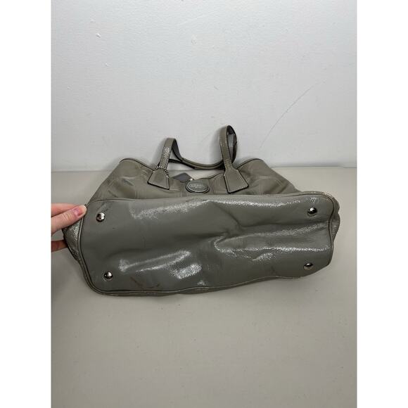 Coach Gray Silver Kiss Lock Handbag Purse F15658 - Picture 7 of 16